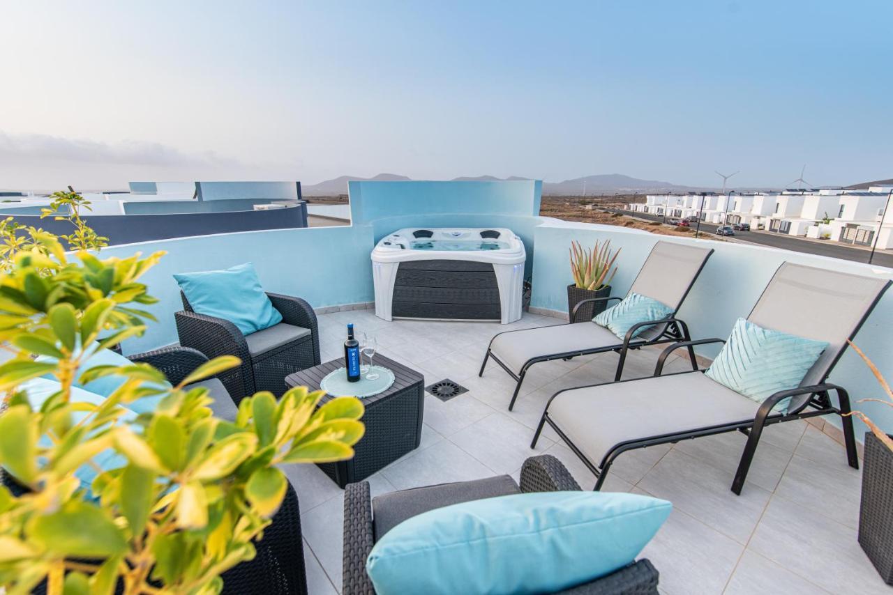 Apartamento Azul Vv -fuerteventura Site- Jacuzzi, Aire Acondicionado, Solarium , Terraza Vistas Panoramicas, Diseno , Luxury, Fuerteventura Site *